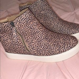 Size 10 Universal Threads leopard print wedges